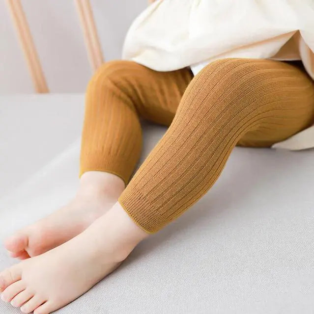 Emma Girls Leggings – the ultimate combo of comfort and cuteness for your little bundle of joy! These pants are like a gentle hug for your newborn, crafted with soft fabrics and a thoughtful design for a cozy fit that lets your baby move with ease.