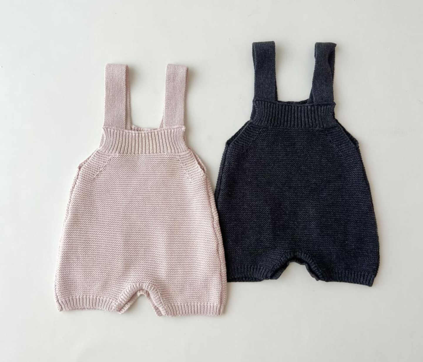 Regan Knit Romper – your child's go-to outfit for spring adventures! This romper is not just soft and cozy but also stylish with its handy pockets at the front, perfect for storing little treasures found during outdoor play.