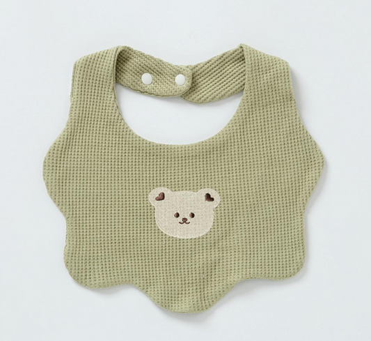 Renee Newborn Bear Bib – a must-have accessory for your little one's mealtime adventures! Made with double-layered pure cotton, this bib offers extra thickness and durability, ensuring a mess-free feeding experience. The adorable baby bear print 